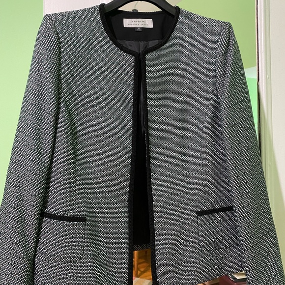 Tahari Arthur S. Levine women's black & white blazer 10 - Picture 1 of 4